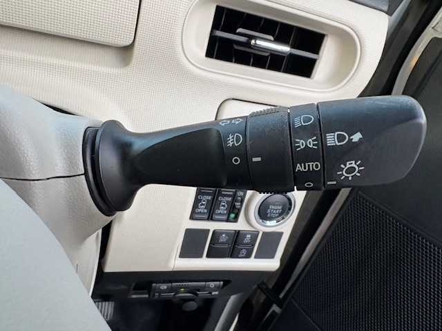 ダイハツ ムーヴ キャンバス G メイクアッフ SA Ⅱ 大阪府 2017(平29)年 6万km パールホワイトⅢ 純正ナビ　/フルセグ　/バックカメラ　/両側パワースライドドア　/衝突回避ブレーキ　/車線逸脱警報　/ドライブレコーダー　/ＥＴＣ　/プッシュスタート　/スマートキー　/ステアリングスイッチ　/オートライト　/電格ミラー