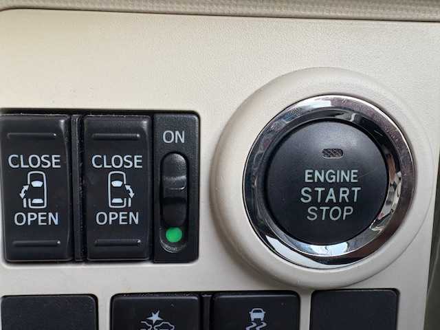 ダイハツ ムーヴ キャンバス G メイクアッフ SA Ⅱ 大阪府 2017(平29)年 6万km パールホワイトⅢ 純正ナビ　/フルセグ　/バックカメラ　/両側パワースライドドア　/衝突回避ブレーキ　/車線逸脱警報　/ドライブレコーダー　/ＥＴＣ　/プッシュスタート　/スマートキー　/ステアリングスイッチ　/オートライト　/電格ミラー