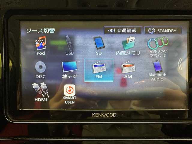 トヨタ プリウス S 兵庫県 2017(平29)年 13.1万km スーパーホワイトⅡ 社外ナビ(フルセグTV/CD/DVD/Bluetooth)/LEDヘッドライト/LEDフォグランプ/社外エアロ/オートライト/社外ドライブレコーダー/ETC/シートカバー/ドアバイザー/スマートキー