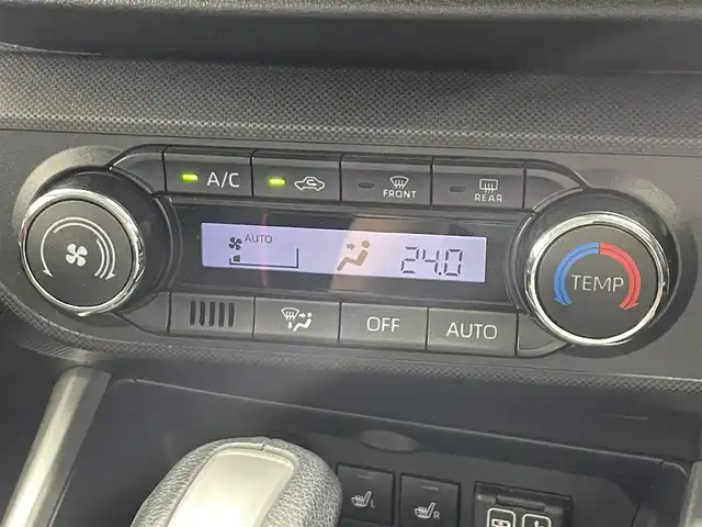 トヨタ ライズ Z 滋賀県 2021(令3)年 8.8万km ナチュラルベージュマイカM 禁煙車/純正９型ディスプレイオーディオ/【Bluetooth/フルセグTV/CD/DVD】/パノラミックビューモニター/ビルトインＥＴＣ/スマートアシスト/・衝突回避支援ブレーキ機能/・車線逸脱抑制制御機能/・ブレーキ制御付誤発進抑制機能/・アダプティブドライビングビーム/・先行車発進お知らせ機能/・進入禁止標識認識機能/・アダプティブクルーズコントロール/・衝突警報機能/・車線逸脱警報機能/・コーナーセンサー/・サイドビューランプ/・レーンキープコントロール/シートヒーター/ＬＥＤシーケンシャルターンランプ/ステアリングスイッチ/スマートキー