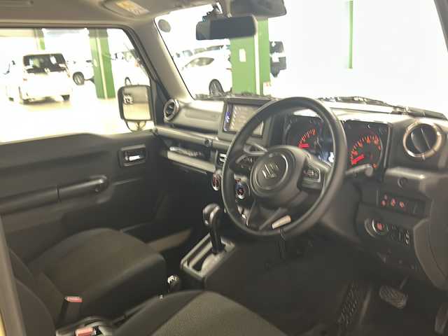 スズキ ジムニー XC 道東・釧路十勝 2021(令3)年 1.6万km シフォンアイボリーメタリックブラック2トーンルーフ 4WD/社外ディスプレイオーディオ　/(ＤＶＤ再生/Ｂｌｕｅｔｏｏｔｈ接続)　/前方ドライブレコーダー　/ビルトインＥＴＣ　/バックカメラ　/前席シートヒーター　/クルーズコントロール　/レーンアシスト　/衝突軽減ブレーキ/横滑り防止装置/アイドリングストップ/スマートキー/プッシュスタート　/純正ＬＥＤヘッドライト/純正16インチアルミホイール/純正フロアマット