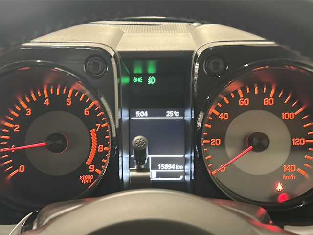 スズキ ジムニー XC 熊本県 2021(令3)年 1.6万km シフォンアイボリーメタリックブラック2トーンルーフ ・ワンオーナー/・４WD/・Pioneerディスプレイオーディオ【PVN-93000YSZS】/-BT/CD/DVD/USB/AM/FM/・バックカメラ/・クルーズコントロール/・ダウンヒルアシスト/・ドライブレコーダー/・前席シートヒーター/・ヒーテッドドアミラー/・横滑り防止装置/・衝突軽減ブレーキ/・LEDヘッドライト/・フォグランプ/・ステアリングリモコン/・オートライト/・純正アルミ16インチ/・純正フロアマット/・プッシュスタート/・スマートキー×２/・保証書/・取扱説明書