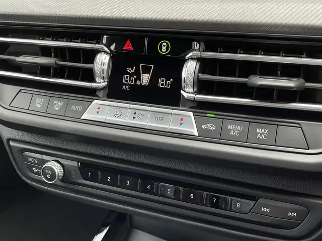 ＢＭＷ １１８ｉ Mスポーツ 東京都 2022(令4)年 2.1万km 白 インテリジェントセーフティ/アダプティブクルーズコントロール/ブラインドスポットモニター/レーンキープアシスト/純正ナビ/Bluetooths接続/ワイヤレス充電/ETC2.0/純正LEDヘッドライト/パワーバックドア/コンフォートアクセス