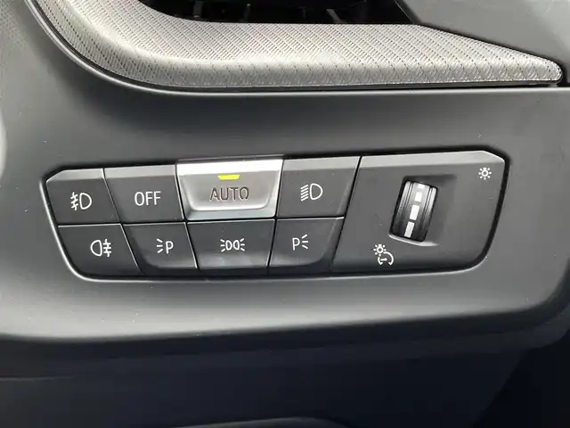 ＢＭＷ １１８ｉ Mスポーツ 東京都 2022(令4)年 2.1万km 白 インテリジェントセーフティ/アダプティブクルーズコントロール/ブラインドスポットモニター/レーンキープアシスト/純正ナビ/Bluetooths接続/ワイヤレス充電/ETC2.0/純正LEDヘッドライト/パワーバックドア/コンフォートアクセス