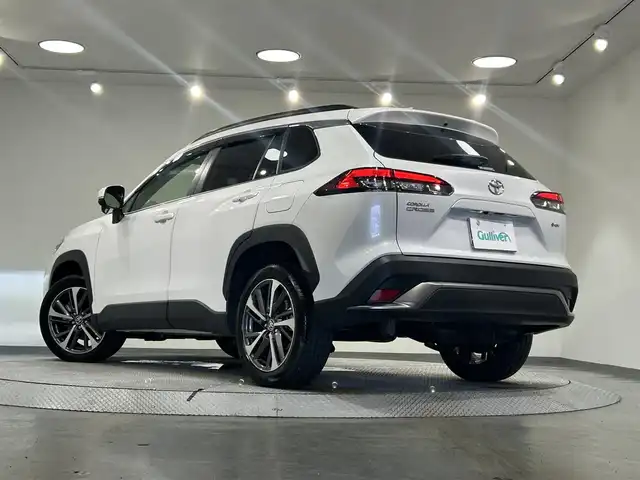 トヨタ カローラ クロス ハイブリッド Z 愛知県 2024(令6)年 0.6万km プラチナホワイトパールマイカ 純正９インチナビ　/(FM/AM/Bluetooth/フルセグTV/AppleCarPlay/AndoroidAuto)/パノラマルーフ　/ブラインドスポットモニター　/トヨタセーフティセンス　/　　-プリクラッシュセーフティ/　　-レーントレーニングアシスト＋レーンディパーチャーアラート/　　-レーダークルーズコントロール/　　-オートマチックハイビーム/　　-ロードサインアシスト/　　-発進遅れ告知機能/ビルトインＥＴＣ２．０　/シートヒーター　/ＬＥＤヘッドライト　/バックカメラ　/電動リアゲード/D席パワーシート　/純正フロアマット　/半革シート　/フォグランプ/プッシュスタート/　　-スマートキー