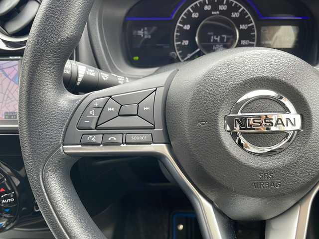 日産 ノート e－パワー X 愛知県 2017(平29)年 3.4万km シャイニングブルー /ワンオーナー//禁煙車//純正メモリナビ//フルセグ/CD/SD/BT/USB/ipod/FM/AM//バックカメラ//インテリジェントエマージェンシーブレーキ//踏み間違い衝突防止アシスト//LDW(車線逸脱警報)//ETC//プッシュスタート//ステアリングスイッチ//純正フロアマット//オートライト//電格ウィンカーミラー//レベライザー//ドライブモード/S/ECO//純正ドアバイザー//横滑り防止//新車時保証書//取扱説明書/ナビ取説/ETC取説//ディーラー整備記録簿H30.R1.3.5.7//スマートキー//スマートスペアキー