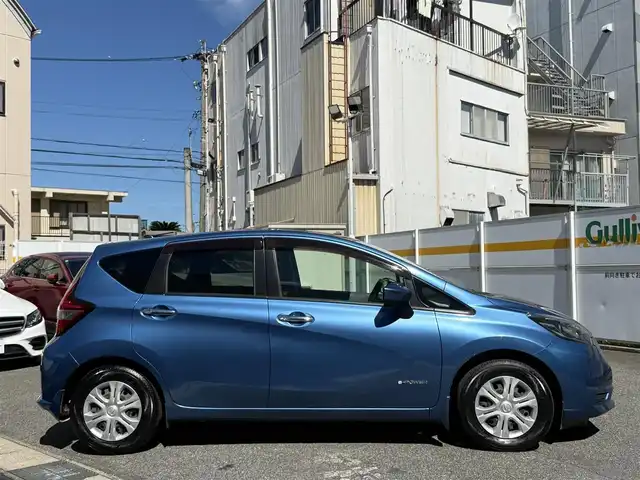 日産 ノート e－パワー X 愛知県 2017(平29)年 3.4万km シャイニングブルー /ワンオーナー//禁煙車//純正メモリナビ//フルセグ/CD/SD/BT/USB/ipod/FM/AM//バックカメラ//インテリジェントエマージェンシーブレーキ//踏み間違い衝突防止アシスト//LDW(車線逸脱警報)//ETC//プッシュスタート//ステアリングスイッチ//純正フロアマット//オートライト//電格ウィンカーミラー//レベライザー//ドライブモード/S/ECO//純正ドアバイザー//横滑り防止//新車時保証書//取扱説明書/ナビ取説/ETC取説//ディーラー整備記録簿H30.R1.3.5.7//スマートキー//スマートスペアキー
