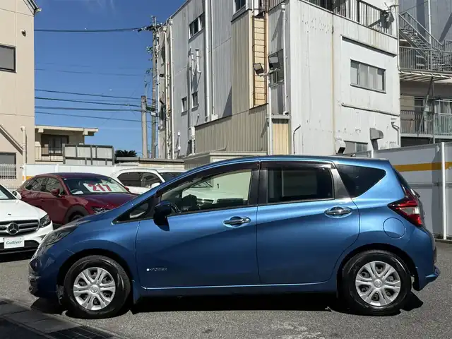 日産 ノート e－パワー X 愛知県 2017(平29)年 3.4万km シャイニングブルー /ワンオーナー//禁煙車//純正メモリナビ//フルセグ/CD/SD/BT/USB/ipod/FM/AM//バックカメラ//インテリジェントエマージェンシーブレーキ//踏み間違い衝突防止アシスト//LDW(車線逸脱警報)//ETC//プッシュスタート//ステアリングスイッチ//純正フロアマット//オートライト//電格ウィンカーミラー//レベライザー//ドライブモード/S/ECO//純正ドアバイザー//横滑り防止//新車時保証書//取扱説明書/ナビ取説/ETC取説//ディーラー整備記録簿H30.R1.3.5.7//スマートキー//スマートスペアキー