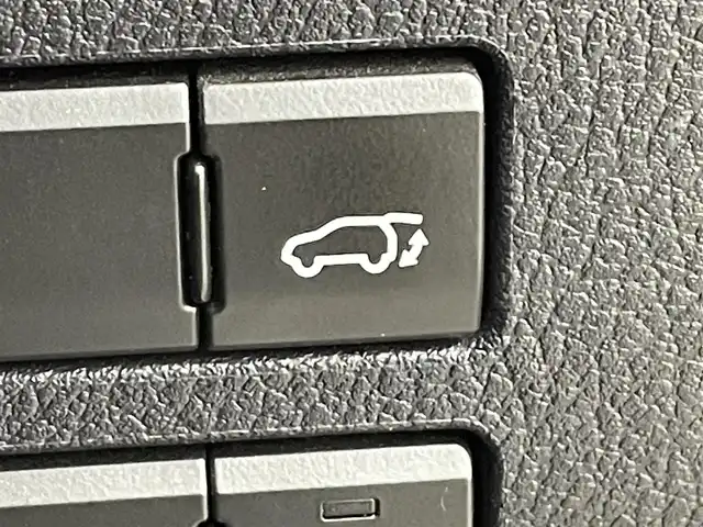 レクサス ＮＸ 300h Iパッケージ 岡山県 2015(平27)年 7.7万km スターライトブラックガラスフレーク パノラマルーフ/合皮シート/シートヒーター(運転席・助手席)/パワーシート(運転席・助手席)/純正メーカーOPナビ/【フルセグＴＶ/CD/DVD/Bluetooth/USB/AUX】/全方位カメラ/パワーバックドア/レーダークルーズコントロール/プリクラッシュセーフティシステム/ＬＥＤヘッドランプ/ステアリングヒーター/純正ドライブレコーダー(前)/(DRD-H66)/ビルトインＥＴＣ/シートメモリ/パドルシフト/スペアキー(1個)/カードキー(1個)