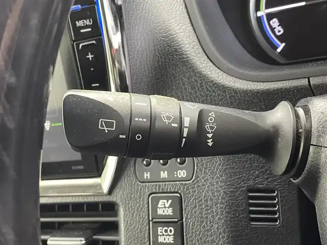 トヨタ エスクァイア ハイブリッド Gi 福井県 2015(平27)年 13.2万km スパークリングブラックパールクリスタルシャイン アルパイン製ＢＩＧＸナビ　/アルパイン製フリップダウンモニター　/バックカメラ　/シートヒーター　/レザーシート　/両側パワースライドドア　/置くだけ充電　/クルーズコントロール　/純正ビルトインＥＴＣ　/衝突被害軽減ブレーキ