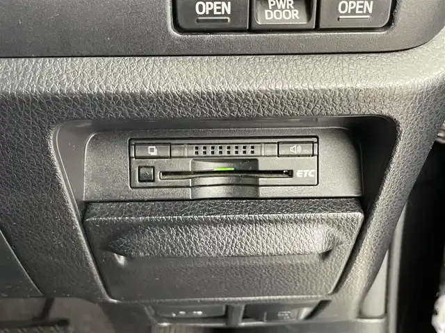 トヨタ エスクァイア ハイブリッド Gi 福井県 2015(平27)年 13.2万km スパークリングブラックパールクリスタルシャイン アルパイン製ＢＩＧＸナビ　/アルパイン製フリップダウンモニター　/バックカメラ　/シートヒーター　/レザーシート　/両側パワースライドドア　/置くだけ充電　/クルーズコントロール　/純正ビルトインＥＴＣ　/衝突被害軽減ブレーキ