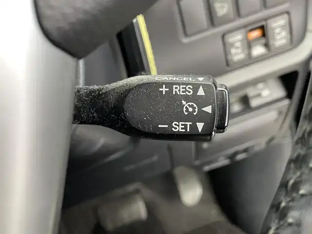 トヨタ エスクァイア ハイブリッド Gi 福井県 2015(平27)年 13.2万km スパークリングブラックパールクリスタルシャイン アルパイン製ＢＩＧＸナビ　/アルパイン製フリップダウンモニター　/バックカメラ　/シートヒーター　/レザーシート　/両側パワースライドドア　/置くだけ充電　/クルーズコントロール　/純正ビルトインＥＴＣ　/衝突被害軽減ブレーキ