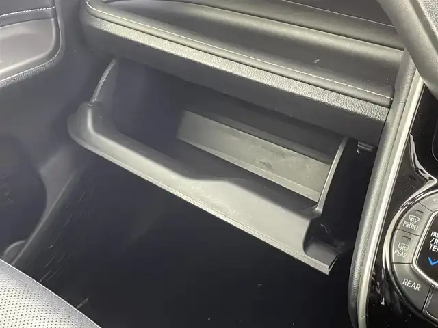 トヨタ エスクァイア ハイブリッド Gi 福井県 2015(平27)年 13.2万km スパークリングブラックパールクリスタルシャイン アルパイン製ＢＩＧＸナビ　/アルパイン製フリップダウンモニター　/バックカメラ　/シートヒーター　/レザーシート　/両側パワースライドドア　/置くだけ充電　/クルーズコントロール　/純正ビルトインＥＴＣ　/衝突被害軽減ブレーキ