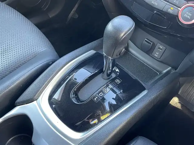 日産 エクストレイル 20X エマージェンシーブレーキ 埼玉県 2014(平26)年 10.4万km ブリリアントホワイトパール (株)IDOMが運営する【じしゃロン川越店】の自社ローン専用車両になります。こちらは現金またはオートローンご利用時の価格です。自社ローンご希望の方は別途その旨お申付け下さい/ヒーテッドミラー　/シートヒーター　/フルセグ /コーナーセンサー /防水シート /スカッフプレート /クルーズコントロール /LEDオートライト /フォグ /取扱説明書 /保証書 /ドアバイザー