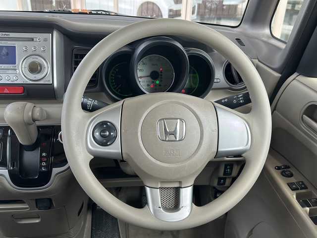 ホンダ Ｎ ＢＯＸ G Lパッケージ 静岡県 2012(平24)年 8.1万km プレミアムブロンズパール 主要装備/・ホンダ純正オーディオ/・CD/MD/AUX/・オートエアコン/・プッシュスタート/・助手席側パワースライドドア/・ＥＴＣ/・ステアリングリモコン/・アイドリングストップ/・横滑り防止装置/・純正フロアマット/・純正ホイールキャップ/・ハロゲンヘッドライト