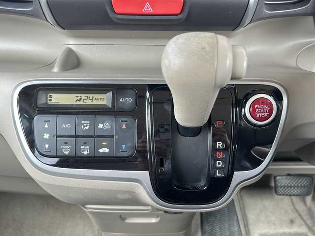 ホンダ Ｎ ＢＯＸ G Lパッケージ 静岡県 2012(平24)年 8.1万km プレミアムブロンズパール 主要装備/・ホンダ純正オーディオ/・CD/MD/AUX/・オートエアコン/・プッシュスタート/・助手席側パワースライドドア/・ＥＴＣ/・ステアリングリモコン/・アイドリングストップ/・横滑り防止装置/・純正フロアマット/・純正ホイールキャップ/・ハロゲンヘッドライト