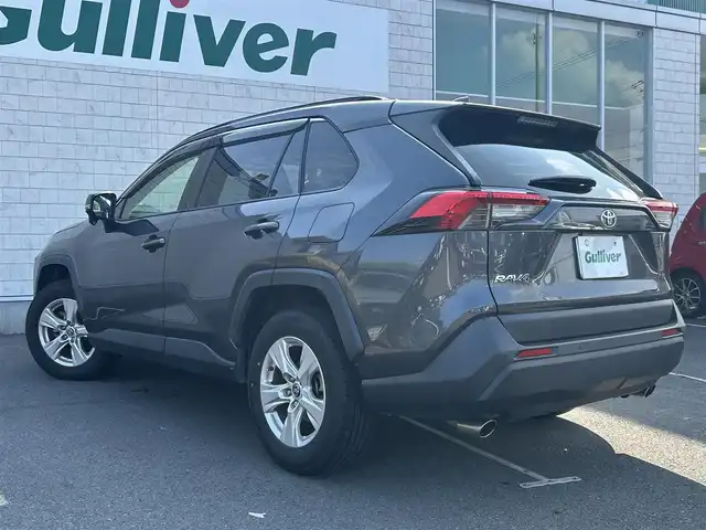 トヨタ ＲＡＶ４ X 静岡県 2020(令2)年 4.5万km グレーメタリック 純正ナビ/(AM/FM/BT)/フルセグTV/バックカメラ/トヨタセーフティーセンス/横滑り防止装置/レーンキープアシスト/衝突被害軽減システム/追従クルーズコントロール/電動パーキングブレーキ/オートブレーキホールド/前方ドライブレコーダー/前後コーナーセンサー/ブラインドスポットモニター/プッシュスタート/スマートキー/スペアキー×1/LEDオートライト/オートハイビーム/純正17インチアルミホイール/保証書/取扱説明書