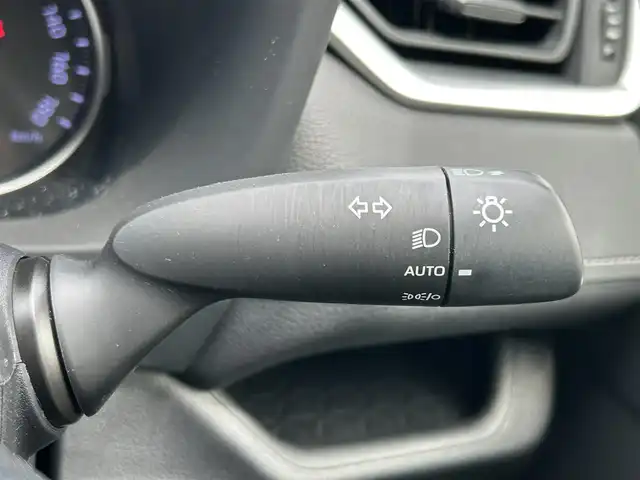 トヨタ ＲＡＶ４ X 静岡県 2020(令2)年 4.5万km グレーメタリック 純正ナビ/(AM/FM/BT)/フルセグTV/バックカメラ/トヨタセーフティーセンス/横滑り防止装置/レーンキープアシスト/衝突被害軽減システム/追従クルーズコントロール/電動パーキングブレーキ/オートブレーキホールド/前方ドライブレコーダー/前後コーナーセンサー/ブラインドスポットモニター/プッシュスタート/スマートキー/スペアキー×1/LEDオートライト/オートハイビーム/純正17インチアルミホイール/保証書/取扱説明書