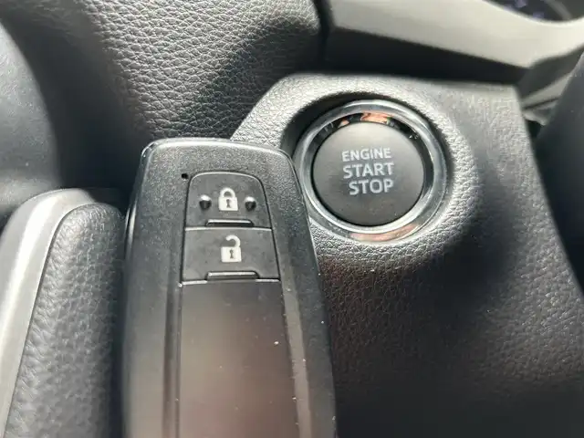 トヨタ ＲＡＶ４ X 静岡県 2020(令2)年 4.5万km グレーメタリック 純正ナビ/(AM/FM/BT)/フルセグTV/バックカメラ/トヨタセーフティーセンス/横滑り防止装置/レーンキープアシスト/衝突被害軽減システム/追従クルーズコントロール/電動パーキングブレーキ/オートブレーキホールド/前方ドライブレコーダー/前後コーナーセンサー/ブラインドスポットモニター/プッシュスタート/スマートキー/スペアキー×1/LEDオートライト/オートハイビーム/純正17インチアルミホイール/保証書/取扱説明書