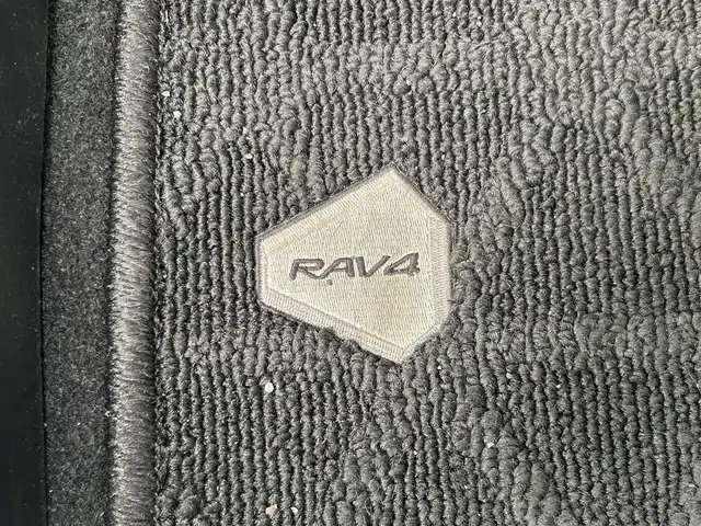 トヨタ ＲＡＶ４ X 静岡県 2020(令2)年 4.5万km グレーメタリック 純正ナビ/(AM/FM/BT)/フルセグTV/バックカメラ/トヨタセーフティーセンス/横滑り防止装置/レーンキープアシスト/衝突被害軽減システム/追従クルーズコントロール/電動パーキングブレーキ/オートブレーキホールド/前方ドライブレコーダー/前後コーナーセンサー/ブラインドスポットモニター/プッシュスタート/スマートキー/スペアキー×1/LEDオートライト/オートハイビーム/純正17インチアルミホイール/保証書/取扱説明書