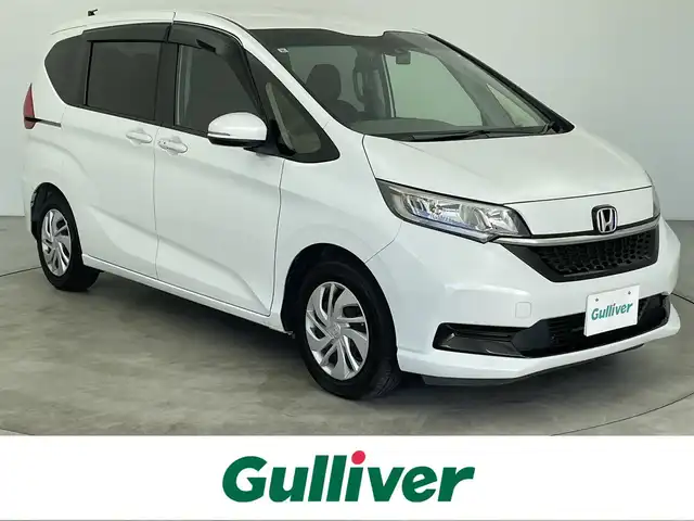 ホンダ フリード G ホンダセンシング 大分県 2019(令1)年 5.2万km プラチナホワイトパール ホンダセンシング/・衝突軽減ブレーキ（CMBS）/・先行車発進お知らせ機能/・歩行者事故低減ステアリング/・路外逸脱抑制機能/・標識認識機能/・渋滞追従機能付アダプティブクルーズコントロール（ACC）/・車線維持支援システム（LKAS）/・誤発進抑制機能/・オートハイビーム/純正ナビゲーション/【CD/DVD/SD/USB/BT/TV】/バックカメラ/ビルトインETC/両側電動スライドドア/LEDオートライト/前後ドライブレコーダー/ステアリングスイッチ/TVキャンセラー/保証書・取扱説明書/スペアキー/純正フロアマット