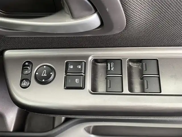 ホンダ フリード G ホンダセンシング 大分県 2019(令1)年 5.2万km プラチナホワイトパール ホンダセンシング/・衝突軽減ブレーキ（CMBS）/・先行車発進お知らせ機能/・歩行者事故低減ステアリング/・路外逸脱抑制機能/・標識認識機能/・渋滞追従機能付アダプティブクルーズコントロール（ACC）/・車線維持支援システム（LKAS）/・誤発進抑制機能/・オートハイビーム/純正ナビゲーション/【CD/DVD/SD/USB/BT/TV】/バックカメラ/ビルトインETC/両側電動スライドドア/LEDオートライト/前後ドライブレコーダー/ステアリングスイッチ/TVキャンセラー/保証書・取扱説明書/スペアキー/純正フロアマット