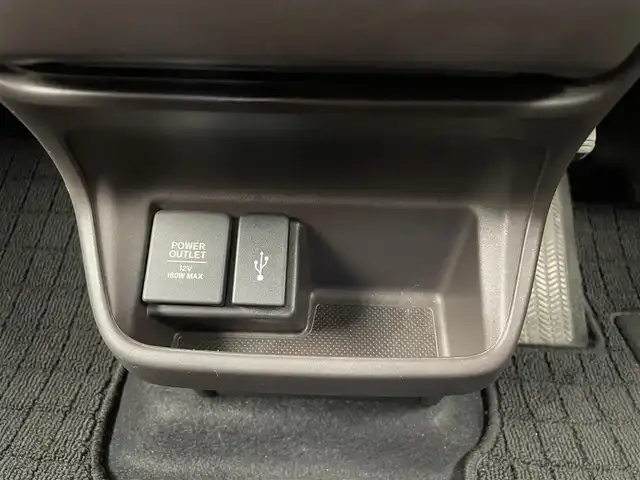 ホンダ フリード G ホンダセンシング 大分県 2019(令1)年 5.2万km プラチナホワイトパール ホンダセンシング/・衝突軽減ブレーキ（CMBS）/・先行車発進お知らせ機能/・歩行者事故低減ステアリング/・路外逸脱抑制機能/・標識認識機能/・渋滞追従機能付アダプティブクルーズコントロール（ACC）/・車線維持支援システム（LKAS）/・誤発進抑制機能/・オートハイビーム/純正ナビゲーション/【CD/DVD/SD/USB/BT/TV】/バックカメラ/ビルトインETC/両側電動スライドドア/LEDオートライト/前後ドライブレコーダー/ステアリングスイッチ/TVキャンセラー/保証書・取扱説明書/スペアキー/純正フロアマット