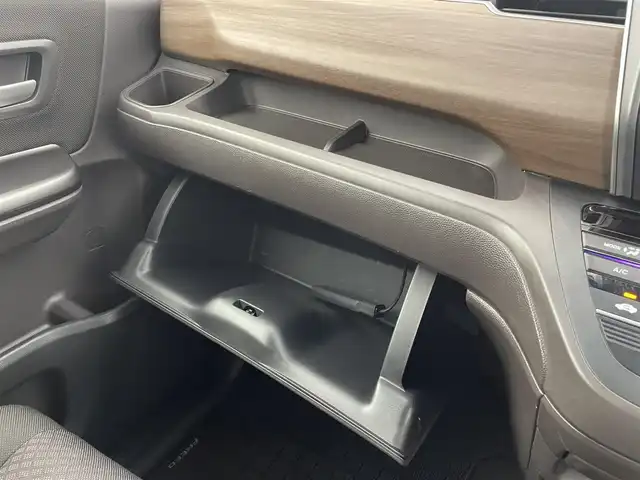 ホンダ フリード G ホンダセンシング 大分県 2019(令1)年 5.2万km プラチナホワイトパール ホンダセンシング/・衝突軽減ブレーキ（CMBS）/・先行車発進お知らせ機能/・歩行者事故低減ステアリング/・路外逸脱抑制機能/・標識認識機能/・渋滞追従機能付アダプティブクルーズコントロール（ACC）/・車線維持支援システム（LKAS）/・誤発進抑制機能/・オートハイビーム/純正ナビゲーション/【CD/DVD/SD/USB/BT/TV】/バックカメラ/ビルトインETC/両側電動スライドドア/LEDオートライト/前後ドライブレコーダー/ステアリングスイッチ/TVキャンセラー/保証書・取扱説明書/スペアキー/純正フロアマット