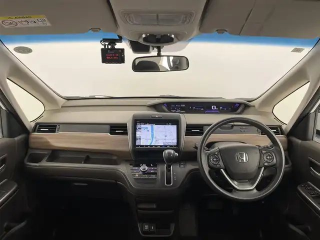 ホンダ フリード G ホンダセンシング 大分県 2019(令1)年 5.2万km プラチナホワイトパール ホンダセンシング/・衝突軽減ブレーキ（CMBS）/・先行車発進お知らせ機能/・歩行者事故低減ステアリング/・路外逸脱抑制機能/・標識認識機能/・渋滞追従機能付アダプティブクルーズコントロール（ACC）/・車線維持支援システム（LKAS）/・誤発進抑制機能/・オートハイビーム/純正ナビゲーション/【CD/DVD/SD/USB/BT/TV】/バックカメラ/ビルトインETC/両側電動スライドドア/LEDオートライト/前後ドライブレコーダー/ステアリングスイッチ/TVキャンセラー/保証書・取扱説明書/スペアキー/純正フロアマット