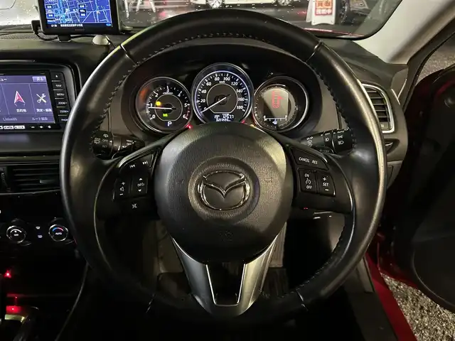 マツダ アテンザ ワゴン XD 東京都 2014(平26)年 6.1万km ソウルレッドプレミアムメタリック ディスチャージパッケージ/純正ナビ/　フルセグTV/DVD/CD/Bluetooth/バックカメラ/純正フリップダウンモニター/純正19インチアルミホイール/スマートシティブレーキサポート/HIDヘッドライト/シグネチャーLEDランプ/オートライト/フォグランプ/コーナーセンサー/クルーズコントロール/ビルトインETC/ステアリングスイッチ/パドルシフト/プッシュスタート/スマートキー/アイドリングストップ/アダプティブフロントライティングシステム/リアスポイラー/シルバールーフレール/電動格納ミラー/LEDウインカーミラー/横すべり防止/フロアマット/スペアキー/保証書/取扱説明書