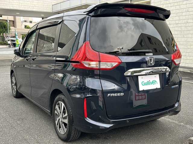 ホンダ フリード ハイブリット G ホンダセンシング 埼玉県 2020(令2)年 4.3万km ミッドナイトブルービームM 登録時４２３４５ｋｍ/ワンオーナー/純正SDナビ(フルセグ)/BT/CD/DVD/両側パワースライドドア/衝突被害軽減装置/横滑り防止装置/レーダークルーズコントロール/レーンキープアシスト/バックセンサー/ナビ連動型純正前後ドライブレコーダー/ナビ連動型ETC/バックカメラ/純正１５インチアルミホイール/ステアリングリモコン/シートヒーター（D＋N）/プラズマクラスター搭載エアコン/LEDヘッドライト/フォグランプ/ヒーテッドミラー/プッシュスタート/スマートキー/保証書/取扱説明書/ナビ取扱説明書