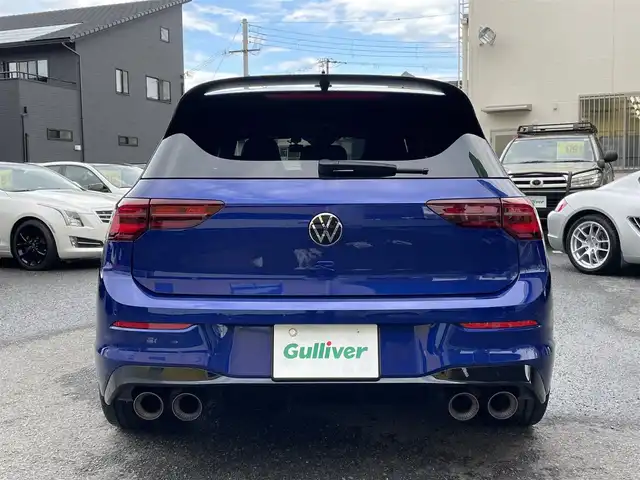フォルクスワーゲン ＶＷ ゴルフ Ｒ 20イヤーズ 和歌山県 2023(令5)年 1.3万km 青 ワンオーナー/登録時１２５６１キロ/純正DiscoverProナビゲーション/・SSDナビ/・１０インチタッチスクリーン/・地デジTV/・ジェスチャーコントロール/・App-Connect/・We Connect Plus/・MEDIA-IN/・７スピーカー/オールインセーフティ【予防安全装備】/・同一車線内全車速運転支援システム/・レーンキープアシストシステム/・アダプティブクルーズコントロール/・レーンチェンジアシストシステム/・プリクラッシュブレーキシステム/・ダイナミックコーナリングライト/・ダイナミックライトアシスト/・スタディックコーナリングライト/・駐車支援システム/・パークディスタンスコントロール【フロント・リア】/・リアトラフィックアラート/・リアビューカメラ/・緊急時停車支援システム/LEDマトリクスヘッドランプ/純正１９インチアルミホイール/AKRAPOVICツインマフラー/ステアリングヒーター/SRSエアバック【運転席/助手席/サイド/カーテン/前席センター】/ナッパ革シート/メモリー付きパワーシート【運転席】/シートヒーター【運転席/助手席】/ETC/保証書/取扱説明書/スペアキー１本
