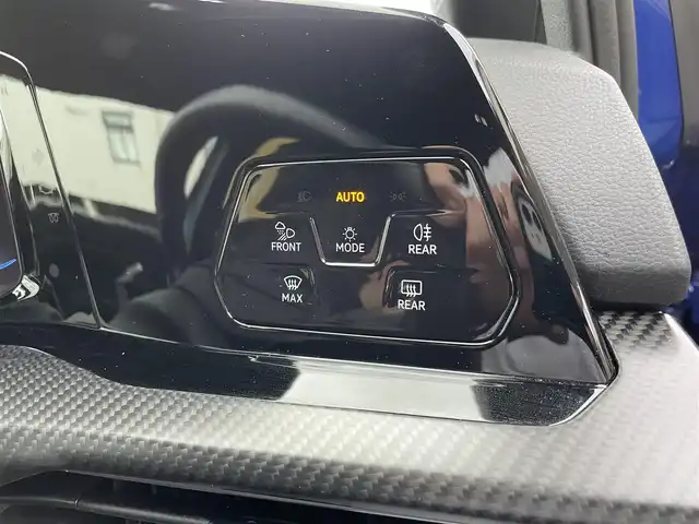 フォルクスワーゲン ＶＷ ゴルフ Ｒ 20イヤーズ 和歌山県 2023(令5)年 1.3万km 青 ワンオーナー/登録時１２５６１キロ/純正DiscoverProナビゲーション/・SSDナビ/・１０インチタッチスクリーン/・地デジTV/・ジェスチャーコントロール/・App-Connect/・We Connect Plus/・MEDIA-IN/・７スピーカー/オールインセーフティ【予防安全装備】/・同一車線内全車速運転支援システム/・レーンキープアシストシステム/・アダプティブクルーズコントロール/・レーンチェンジアシストシステム/・プリクラッシュブレーキシステム/・ダイナミックコーナリングライト/・ダイナミックライトアシスト/・スタディックコーナリングライト/・駐車支援システム/・パークディスタンスコントロール【フロント・リア】/・リアトラフィックアラート/・リアビューカメラ/・緊急時停車支援システム/LEDマトリクスヘッドランプ/純正１９インチアルミホイール/AKRAPOVICツインマフラー/ステアリングヒーター/SRSエアバック【運転席/助手席/サイド/カーテン/前席センター】/ナッパ革シート/メモリー付きパワーシート【運転席】/シートヒーター【運転席/助手席】/ETC/保証書/取扱説明書/スペアキー１本
