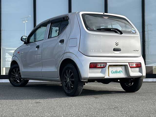 スズキ アルト F 山形県 2017(平29)年 8.7万km シルキーシルバーメタリック ４WD/5速MT/横滑り防止装置/純正オーディオ/（AM/FM/CD/AUX）/D席シートヒーター/スペアキー/社外14インチアルミホイール/純正フロアマット/純正ゴムマット車載/ドアバイザー/スチールホイールサマータイヤ4本車載/（145/80/R13)5mm/取扱説明書/記録簿