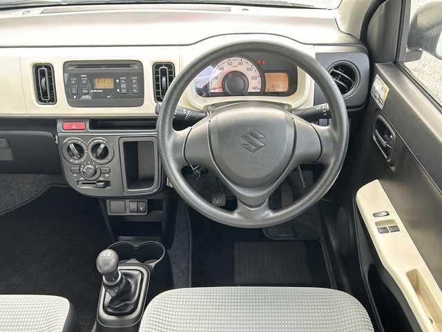 スズキ アルト F 山形県 2017(平29)年 8.7万km シルキーシルバーメタリック ４WD/5速MT/横滑り防止装置/純正オーディオ/（AM/FM/CD/AUX）/D席シートヒーター/スペアキー/社外14インチアルミホイール/純正フロアマット/純正ゴムマット車載/ドアバイザー/スチールホイールサマータイヤ4本車載/（145/80/R13)5mm/取扱説明書/記録簿