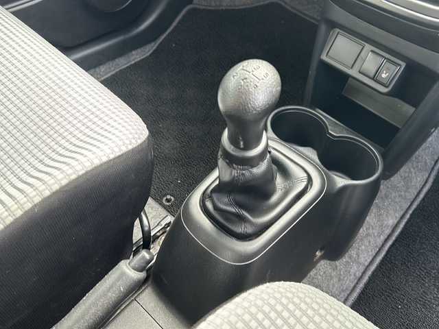 スズキ アルト F 山形県 2017(平29)年 8.7万km シルキーシルバーメタリック ４WD/5速MT/横滑り防止装置/純正オーディオ/（AM/FM/CD/AUX）/D席シートヒーター/スペアキー/社外14インチアルミホイール/純正フロアマット/純正ゴムマット車載/ドアバイザー/スチールホイールサマータイヤ4本車載/（145/80/R13)5mm/取扱説明書/記録簿