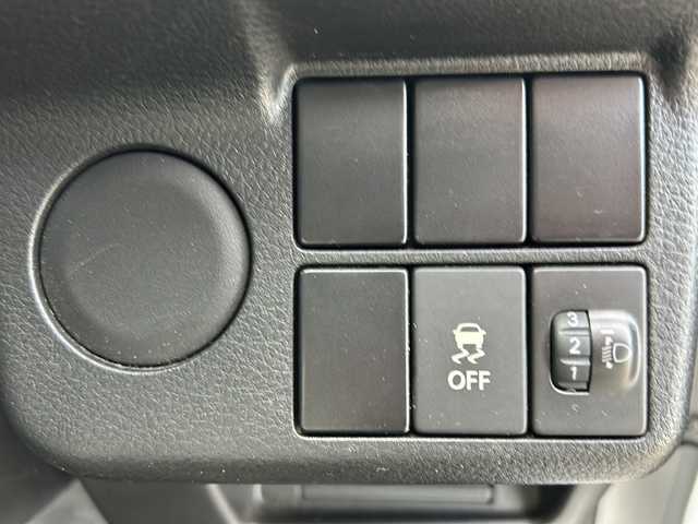 スズキ アルト F 山形県 2017(平29)年 8.7万km シルキーシルバーメタリック ４WD/5速MT/横滑り防止装置/純正オーディオ/（AM/FM/CD/AUX）/D席シートヒーター/スペアキー/社外14インチアルミホイール/純正フロアマット/純正ゴムマット車載/ドアバイザー/スチールホイールサマータイヤ4本車載/（145/80/R13)5mm/取扱説明書/記録簿