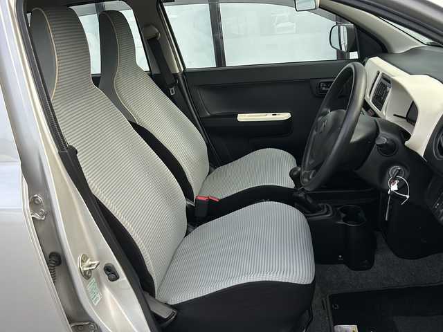 スズキ アルト F 山形県 2017(平29)年 8.7万km シルキーシルバーメタリック ４WD/5速MT/横滑り防止装置/純正オーディオ/（AM/FM/CD/AUX）/D席シートヒーター/スペアキー/社外14インチアルミホイール/純正フロアマット/純正ゴムマット車載/ドアバイザー/スチールホイールサマータイヤ4本車載/（145/80/R13)5mm/取扱説明書/記録簿