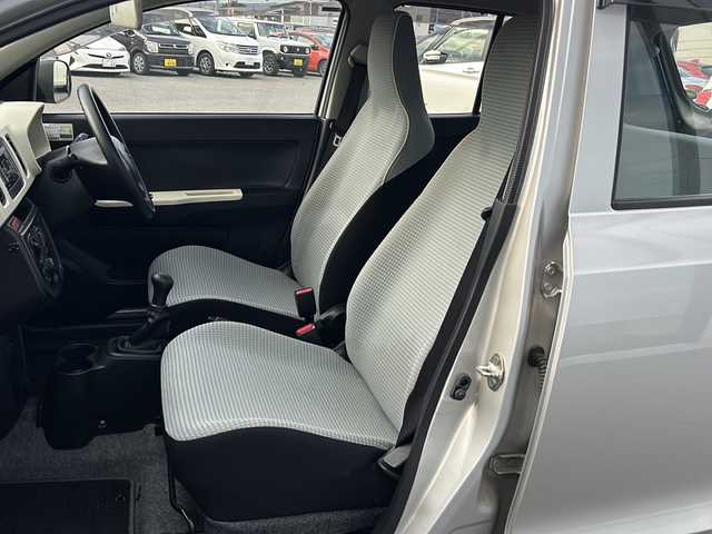 スズキ アルト F 山形県 2017(平29)年 8.7万km シルキーシルバーメタリック ４WD/5速MT/横滑り防止装置/純正オーディオ/（AM/FM/CD/AUX）/D席シートヒーター/スペアキー/社外14インチアルミホイール/純正フロアマット/純正ゴムマット車載/ドアバイザー/スチールホイールサマータイヤ4本車載/（145/80/R13)5mm/取扱説明書/記録簿