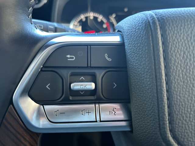 トヨタ ランドクルーザー VX 栃木県 2023(令5)年 1.9万km ホワイトパールクリスタルシャイン チルト＆スライド電動ムーンルーフ/ハンズフリーパワーバックドア/ALPINEデジタルインナーミラー/電動デフロック(リヤ)/ルーフレール(ブラック)/Toyota Safety Sense/・プリクラッシュセーフティ/・レーントレーシングアシスト［LTA］/・ドライバー異常時対応システム/・レーダークルーズコントロール(全車速追従機能付)/・ロードサインアシスト［RSA］/・オートマチックハイビーム［AHB］/先行車発進告知機能［TMN］/ブラインドスポットモニター(後方車両への接近警報・停車時警報機能付)［BSM］/パーキングサポートブレーキ(前後方静止物/後方接近車両/後方歩行者)/パノラミックビューモニター/カラーヘッドアップディスプレイ/マルチテレインモニター/T-Connectナビゲーションシステム/・12.3インチディスプレイ/・地デジ(フルセグ)/・Bluetooth/・Apple CarPlay/Android Auto/本革シート(ブラック)/快適温熱シート+シートベンチレーション/ステアリングヒーター/ZX専用20インチアルミホイール