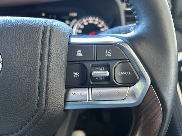 トヨタ ランドクルーザー VX 栃木県 2023(令5)年 1.9万km ホワイトパールクリスタルシャイン チルト＆スライド電動ムーンルーフ/ハンズフリーパワーバックドア/ALPINEデジタルインナーミラー/電動デフロック(リヤ)/ルーフレール(ブラック)/Toyota Safety Sense/・プリクラッシュセーフティ/・レーントレーシングアシスト［LTA］/・ドライバー異常時対応システム/・レーダークルーズコントロール(全車速追従機能付)/・ロードサインアシスト［RSA］/・オートマチックハイビーム［AHB］/先行車発進告知機能［TMN］/ブラインドスポットモニター(後方車両への接近警報・停車時警報機能付)［BSM］/パーキングサポートブレーキ(前後方静止物/後方接近車両/後方歩行者)/パノラミックビューモニター/カラーヘッドアップディスプレイ/マルチテレインモニター/T-Connectナビゲーションシステム/・12.3インチディスプレイ/・地デジ(フルセグ)/・Bluetooth/・Apple CarPlay/Android Auto/本革シート(ブラック)/快適温熱シート+シートベンチレーション/ステアリングヒーター/ZX専用20インチアルミホイール