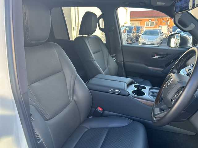 トヨタ ランドクルーザー VX 栃木県 2023(令5)年 1.9万km ホワイトパールクリスタルシャイン チルト＆スライド電動ムーンルーフ/ハンズフリーパワーバックドア/ALPINEデジタルインナーミラー/電動デフロック(リヤ)/ルーフレール(ブラック)/Toyota Safety Sense/・プリクラッシュセーフティ/・レーントレーシングアシスト［LTA］/・ドライバー異常時対応システム/・レーダークルーズコントロール(全車速追従機能付)/・ロードサインアシスト［RSA］/・オートマチックハイビーム［AHB］/先行車発進告知機能［TMN］/ブラインドスポットモニター(後方車両への接近警報・停車時警報機能付)［BSM］/パーキングサポートブレーキ(前後方静止物/後方接近車両/後方歩行者)/パノラミックビューモニター/カラーヘッドアップディスプレイ/マルチテレインモニター/T-Connectナビゲーションシステム/・12.3インチディスプレイ/・地デジ(フルセグ)/・Bluetooth/・Apple CarPlay/Android Auto/本革シート(ブラック)/快適温熱シート+シートベンチレーション/ステアリングヒーター/ZX専用20インチアルミホイール