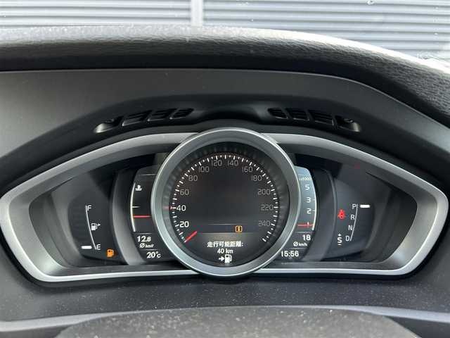 ボルボ Ｖ４０ D4 キネティック 茨城県 2017(平29)年 5.3万km シルバー 純正ナビ/フルセグ/CD/DVD/BT/USB/Bカメラ/ETC/インテリセーフ/ACC/衝突軽減システム/LKA/BSM/LEDヘッドライト/純正16インチAW/ETC/禁煙車