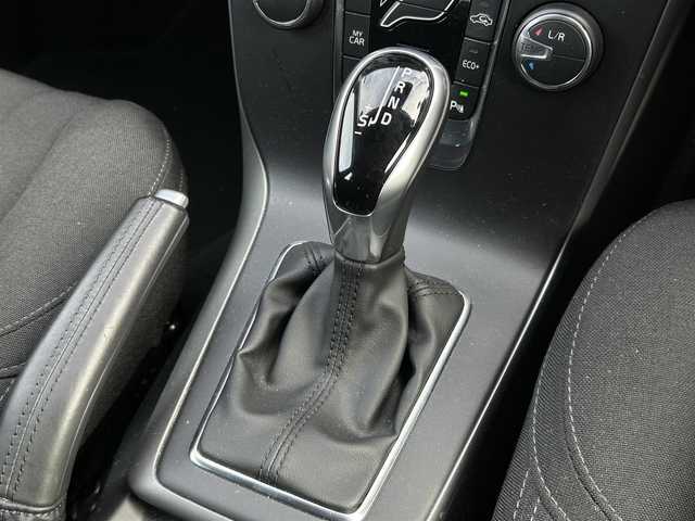 ボルボ Ｖ４０ D4 キネティック 茨城県 2017(平29)年 5.3万km シルバー 純正ナビ/フルセグ/CD/DVD/BT/USB/Bカメラ/ETC/インテリセーフ/ACC/衝突軽減システム/LKA/BSM/LEDヘッドライト/純正16インチAW/ETC/禁煙車