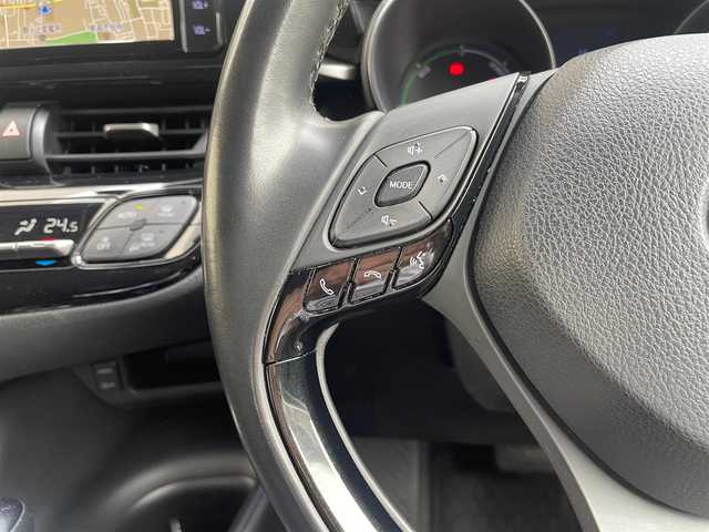 トヨタ Ｃ－ＨＲ S LEDパッケージ 埼玉県 2019(令1)年 6.9万km ブラックマイカ /純正メモリーナビ//フルセグTV//バックカメラ//CD/DVD/Bluetooth//アダプティブクルーズコントロール//ビルトインETC//スマートキー×2//LEDヘッドライト//PCS 衝突軽減ブレーキ//LDA 車線逸脱警報//W.サイド.カーテンエアバッグ//ABS//横滑り防止装置//オートライト&オートハイビーム//プライバシーガラス//ドアバイザー//純正17インチAW//新車時保証書//取扱説明書//ナビ取説
