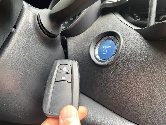 トヨタ Ｃ－ＨＲ S LEDパッケージ 埼玉県 2019(令1)年 6.9万km ブラックマイカ /純正メモリーナビ//フルセグTV//バックカメラ//CD/DVD/Bluetooth//アダプティブクルーズコントロール//ビルトインETC//スマートキー×2//LEDヘッドライト//PCS 衝突軽減ブレーキ//LDA 車線逸脱警報//W.サイド.カーテンエアバッグ//ABS//横滑り防止装置//オートライト&オートハイビーム//プライバシーガラス//ドアバイザー//純正17インチAW//新車時保証書//取扱説明書//ナビ取説