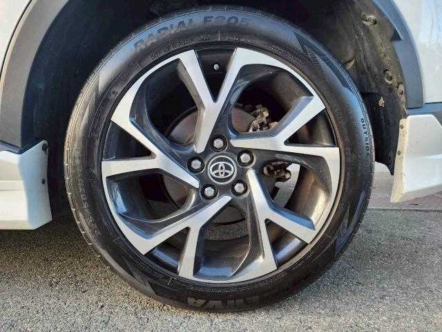 トヨタ Ｃ－ＨＲ G－T 岩手県 2017(平29)年 6.8万km ホワイトパールクリスタルシャイン モデリスタエアロ/純正ナビ/ドラレコ/ＥＴＣ/ＣＤ／ＤＶＤ／ＢＴ／フルセグ/プリクラッシュセーフティ/レーンキープ/ＢＳＭ/純正フロアマット/トノカバー/電動ランバーサポート