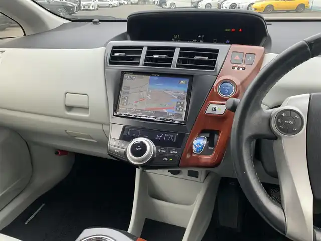 トヨタ プリウス α G 大分県 2012(平24)年 6.5万km ホワイトパールクリスタルシャイン ・社外8インチメモリーナビ(VIE-X003)/・フルセグ/・バックカメラ/・ステアリングスイッチ/・純正ビルトインETC/・ドライブレコーダー/・オートライト/・LEDヘッドライト/・社外シャークフィンアンテナ