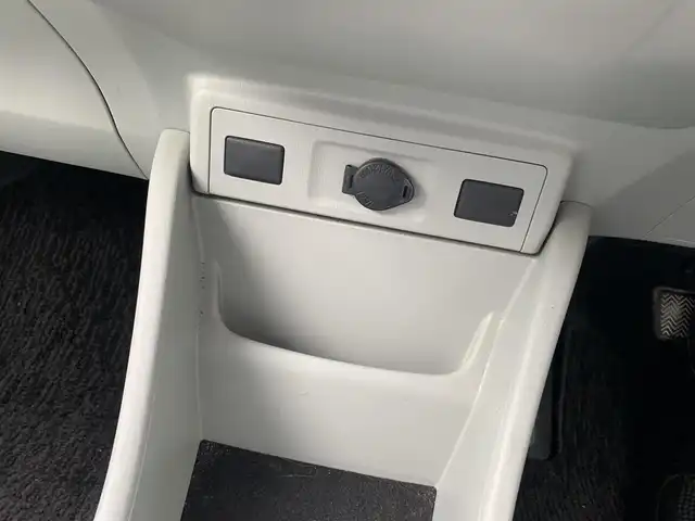 トヨタ プリウス α G 大分県 2012(平24)年 6.5万km ホワイトパールクリスタルシャイン ・社外8インチメモリーナビ(VIE-X003)/・フルセグ/・バックカメラ/・ステアリングスイッチ/・純正ビルトインETC/・ドライブレコーダー/・オートライト/・LEDヘッドライト/・社外シャークフィンアンテナ