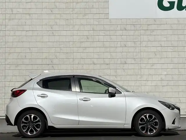 マツダ デミオ XD 岩手県 2014(平26)年 7.6万km スノーフレイクホワイトパールマイカ 禁煙車/ディーゼル/サイドスポイラー/ヘッドアップデュスプレイ/クルーズコントロール/横滑り防止装置/純正ナビ/→フルセグ/Bluetooth/CD/DVD/FM/AM/USB/AUX/ステアリングスイッチ/オートライト/LEDヘッドライト/LEDフォグライト/〇プッシュスタート/〇パドルシフト/〇電動格納ミラー/〇ウィンカーミラー/〇シガーソケット/〇ドアバイザー/〇フロアマット/〇スマートキー/前後ドライブレコーダー/ETC